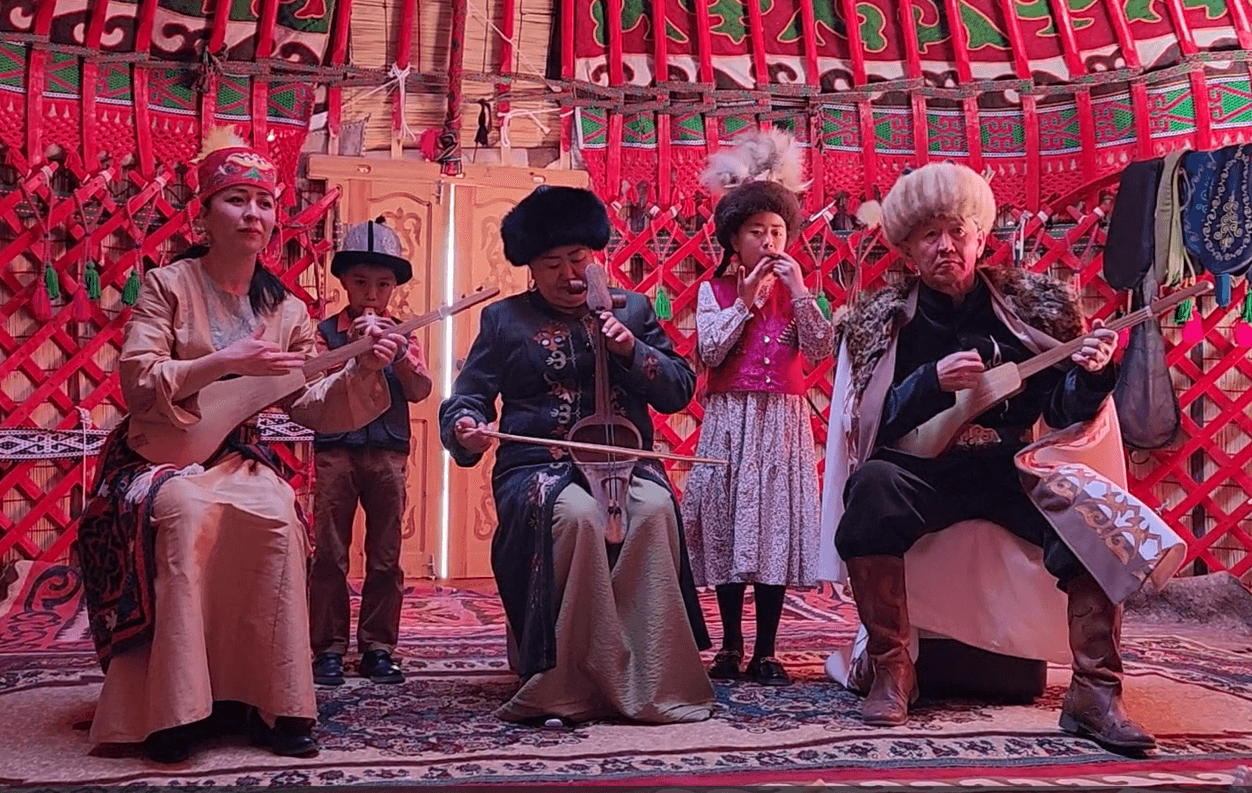 Akılbek Family